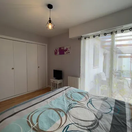 Semesterbostad Maison Avec Veranda, Jardin Clos, 2 - Proche Centre Et Ocean - Fr-1-224c-338