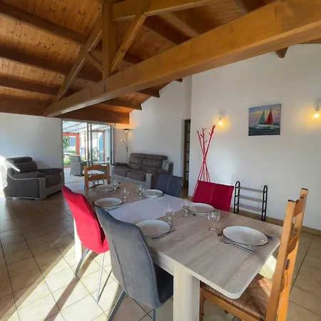 Semesterbostad Maison Avec Veranda, Jardin Clos, 2 - Proche Centre Et Ocean - Fr-1-224c-338