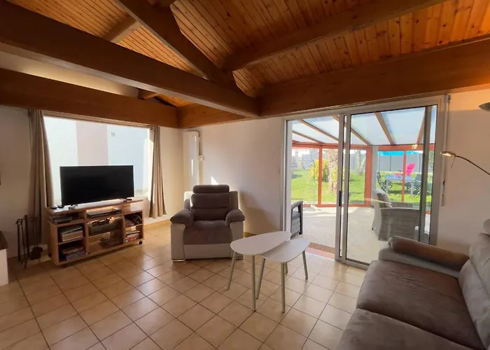 펜션 Maison Avec Veranda, Jardin Clos, 2 - Proche Centre Et Ocean - Fr-1-224c-338 *